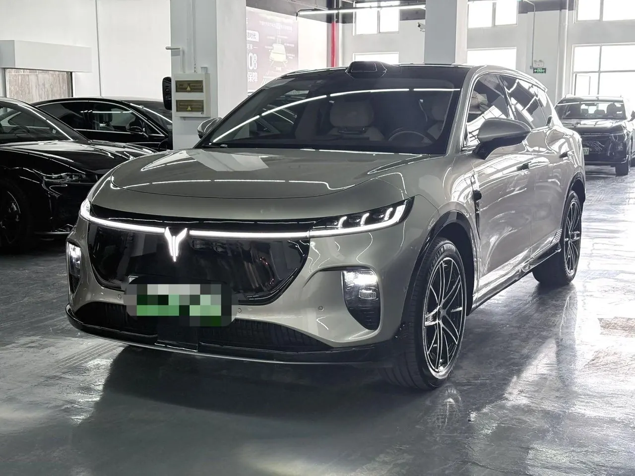 Открыть галерею: Voyah 2025 bosom friend four-wheel drive dry Kun version automatic gear