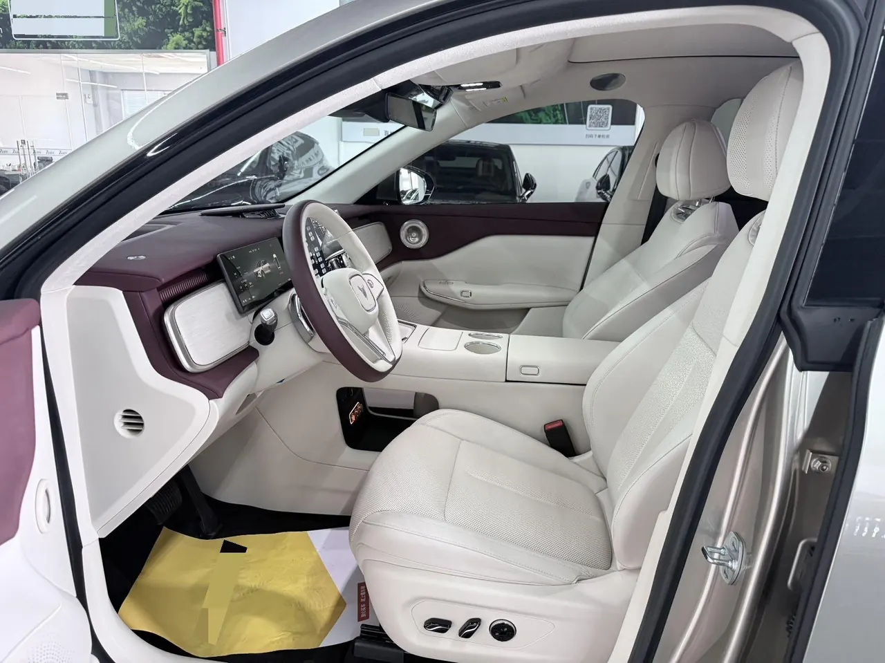 Voyah 2025 bosom friend four-wheel drive dry Kun version automatic gear 5