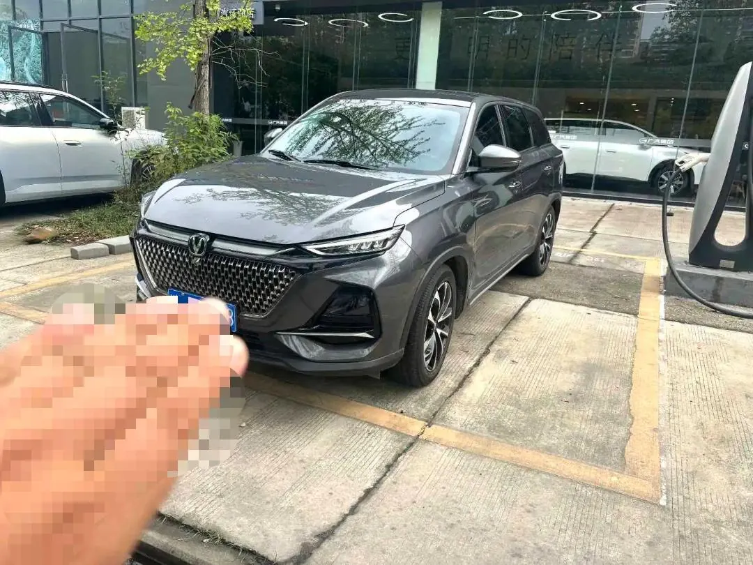 Открыть галерею: ChangAn 2024 X7 PLUS 1.5T Honorable 7-seat Automatic Gear