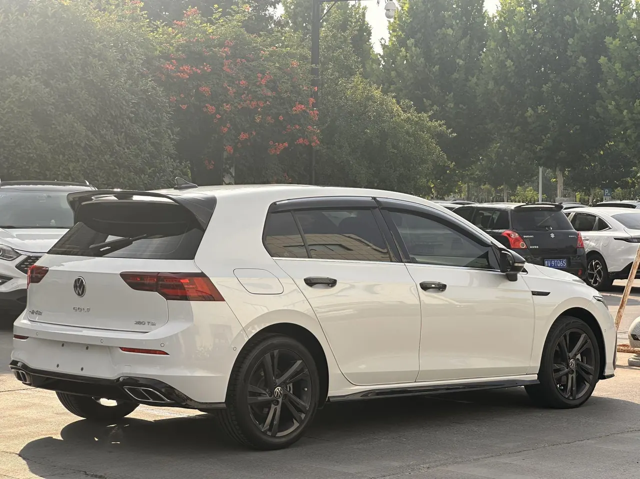 Volkswagen 2023 Golf 8 R-Line 1.4TSI 280TSI Lite (Modified) Automatic Gear 9