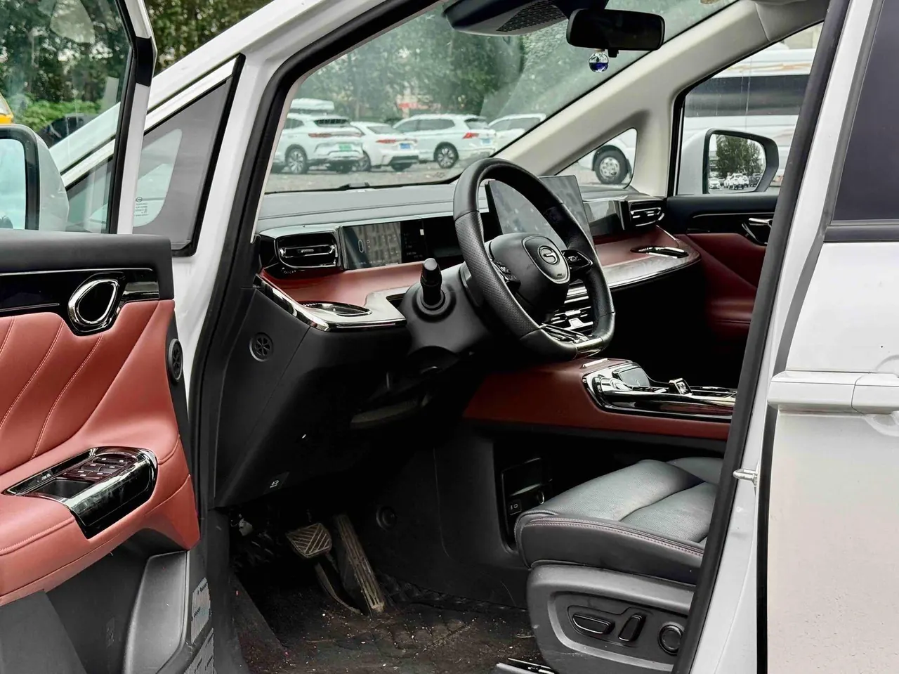 GAC Trumpchi 2024 E8 2.0 150km MAX Automatic Transmission 3