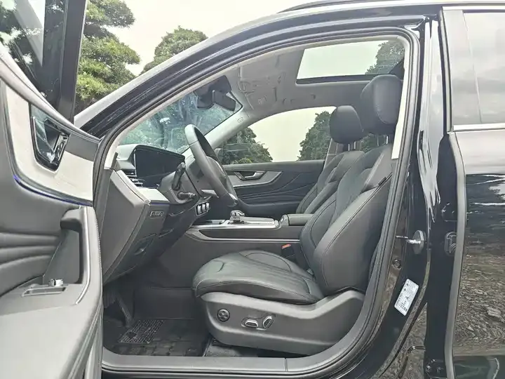 HongQi HS5 2025 2.0T Two-Drive Xuan Ying Edition 5