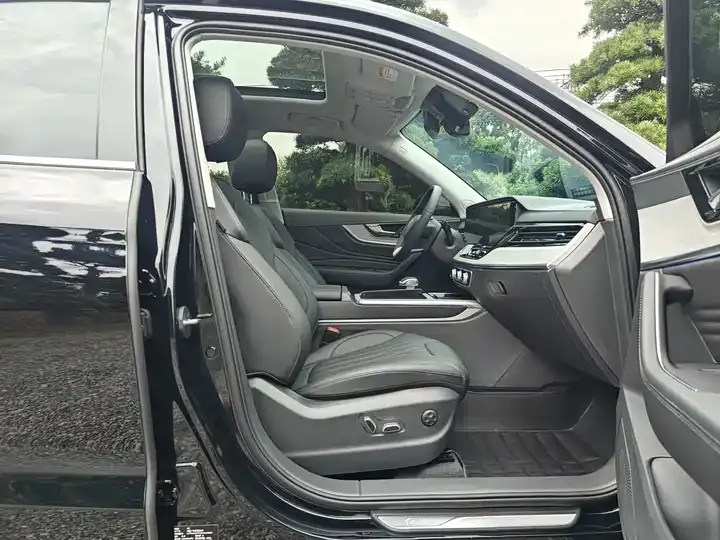 HongQi HS5 2025 2.0T Two-Drive Xuan Ying Edition 6