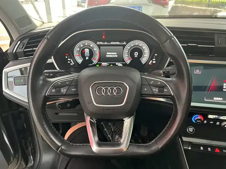 Audi Q3 2023 35 TFSI Fashion Dynamic (1.4T) 7