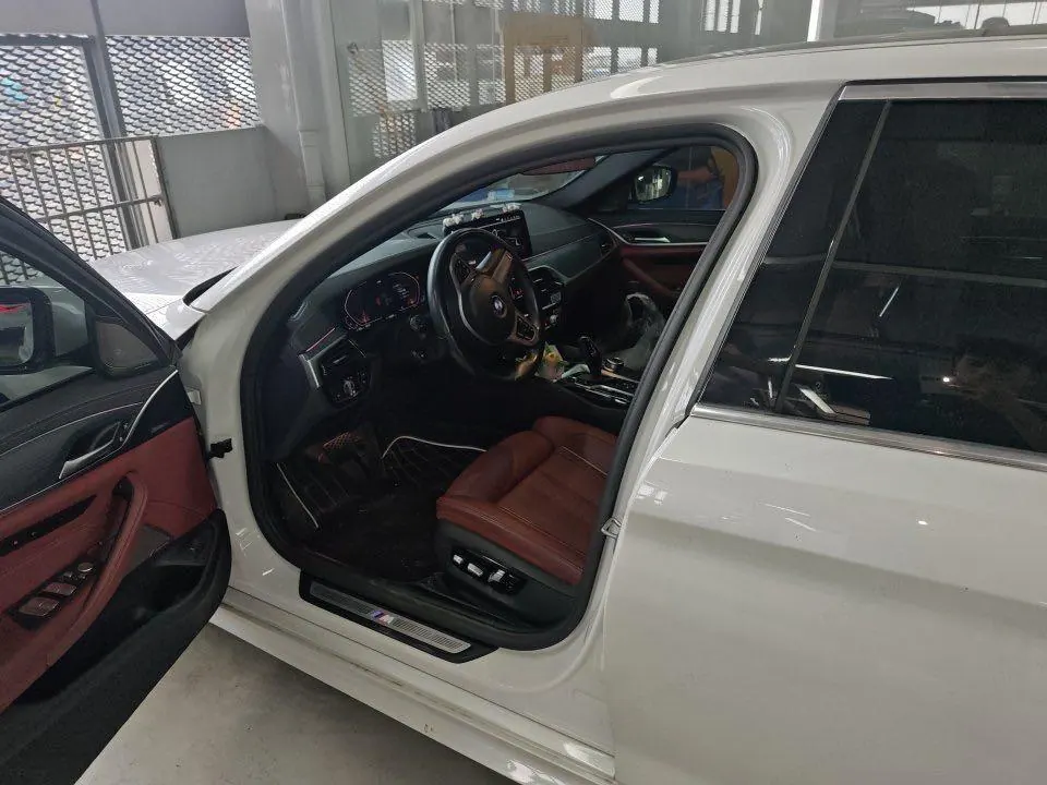 BMW 5 Series 2022 530Li 2.0T Exclusive M Sports Suit (Modified) Automatic Gear 2