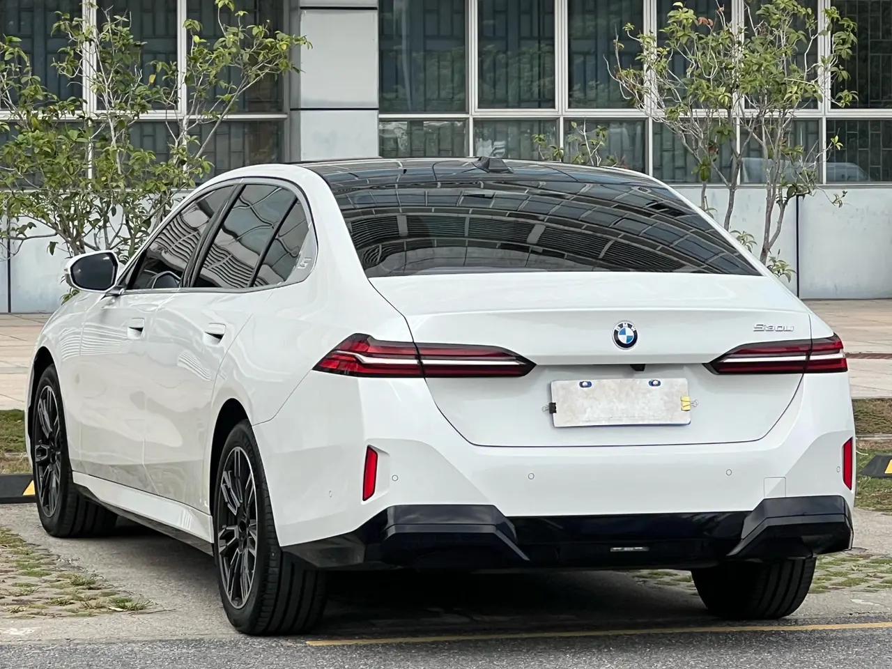 BMW 5 Series 2026 model 530Li 48V 2.0T Leading Edition M Sport Package Automatic 9