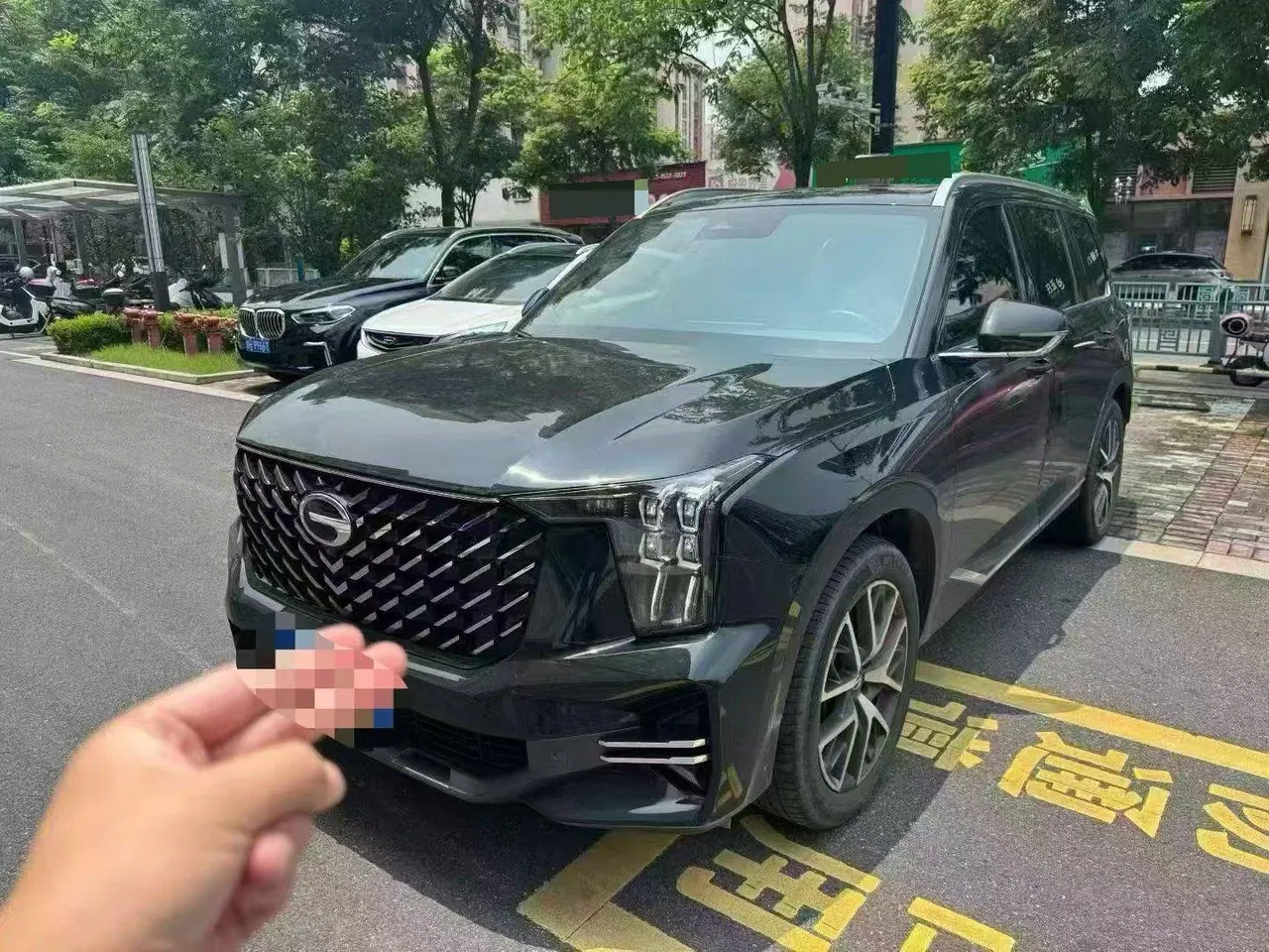 Открыть галерею: Chuanqi 2022 GS8 2.0TGDI Two-Drive Deluxe Zhilian Edition Seven-seat Automatic Gear