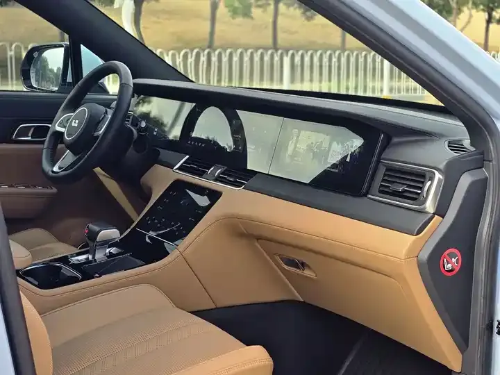 Li ONE 2020 extended 6-seat version 10