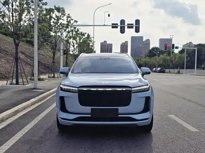 Li ONE 2020 extended 6-seat version 2