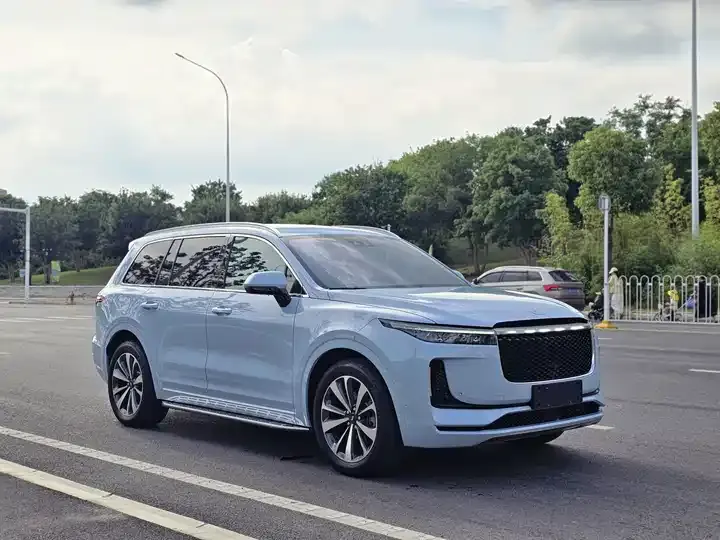 Li ONE 2020 extended 6-seat version 3