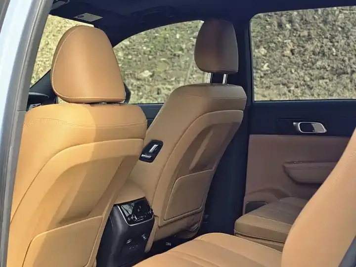 Li ONE 2020 extended 6-seat version 9
