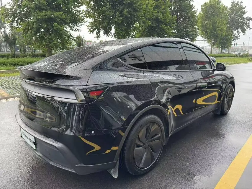 Tesla 2025 Model Y long endurance all-wheel drive version automatic transmission 2