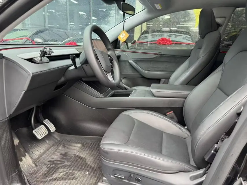 Tesla 2025 Model Y long endurance all-wheel drive version automatic transmission 4