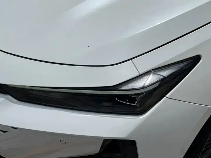 ChangAn UNI-V 2023 1.5T Premium 8