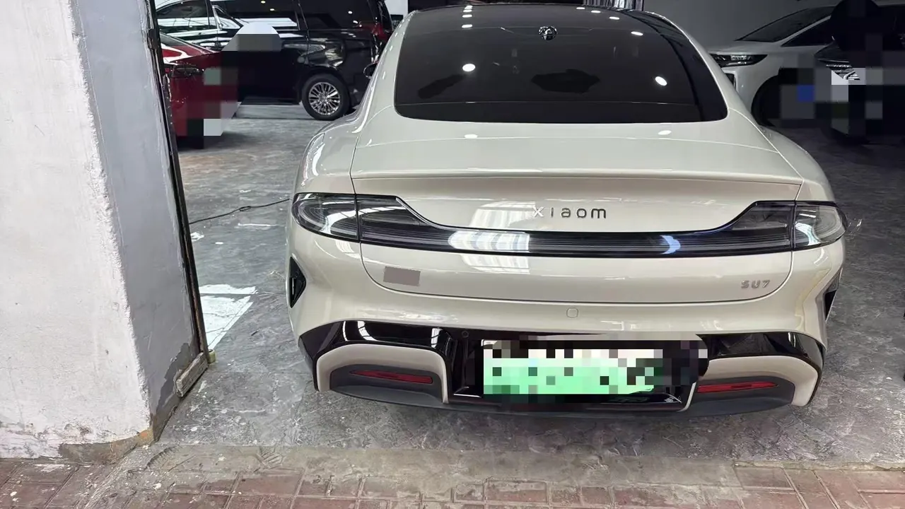 MI 2024 SU 7 700km Rear Drive Long Endurance Smart Driving Edition Automatic Gear 3