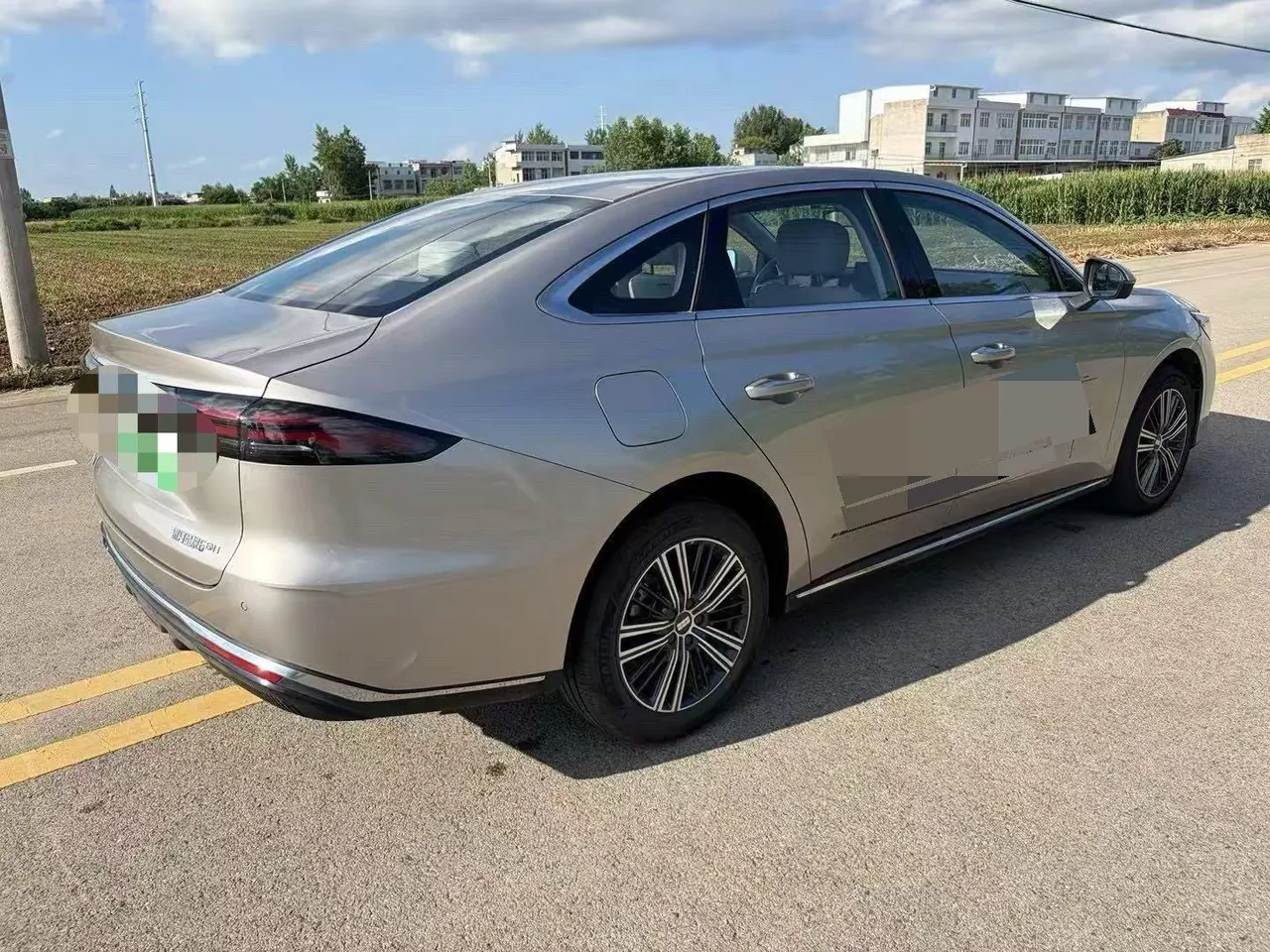 Geely Galaxy 2025 xingyao 6 EM-i 1.5 125km exploration version automatic gear 4