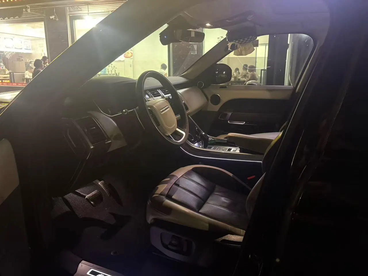 Land Rover Range Rover Sport Edition (Imported) 2022 Range Rover Sport Edition 48V 3.0T L6 Yao Black Edition Automatic Gear 4
