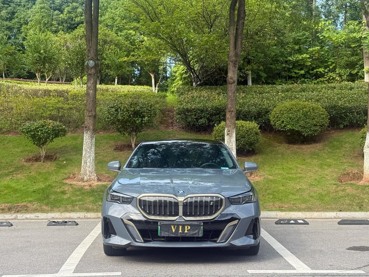 BMW 2024 i5 eDrive 35L Exclusive M Sports Suit Automatic Gear 2