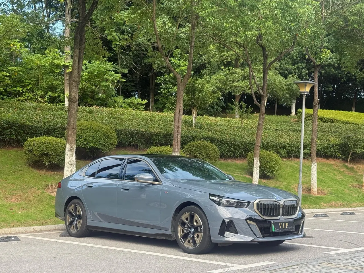 BMW 2024 i5 eDrive 35L Exclusive M Sports Suit Automatic Gear 3