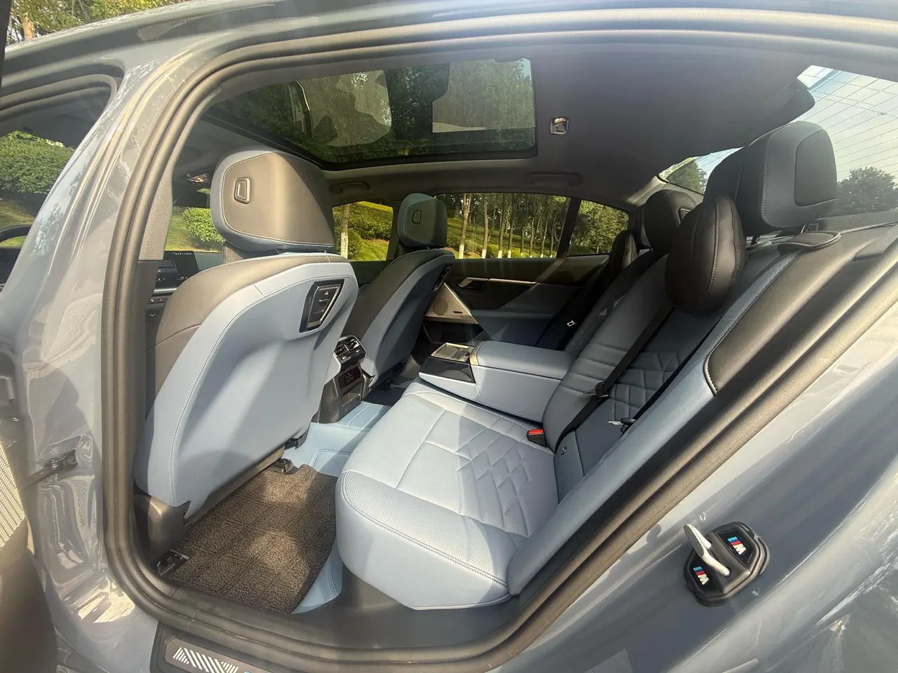 BMW 2024 i5 eDrive 35L Exclusive M Sports Suit Automatic Gear 4