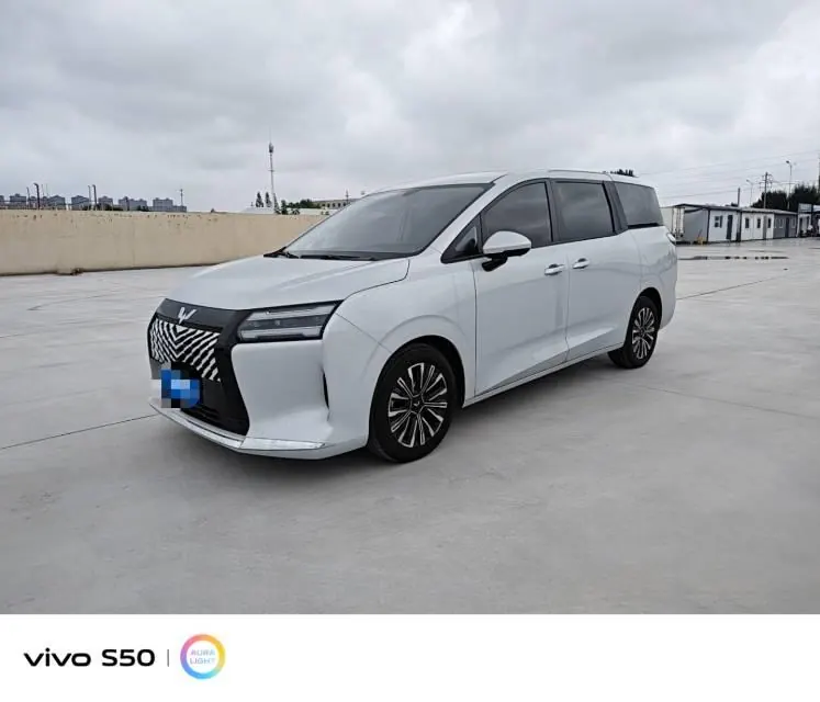 WuLing 2025 Starlight 730 1.5T CVT Elite Automatic Transmission - View 1