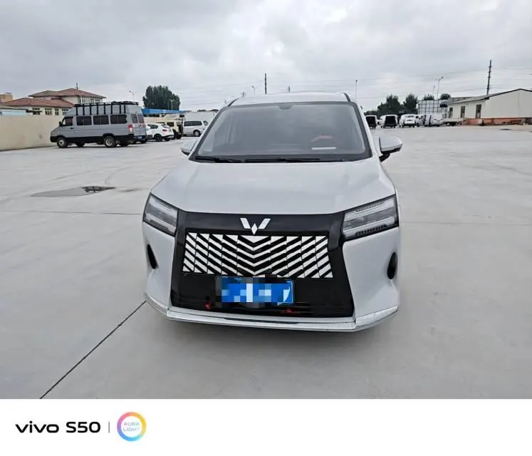 WuLing 2025 Starlight 730 1.5T CVT Elite Automatic Transmission 3