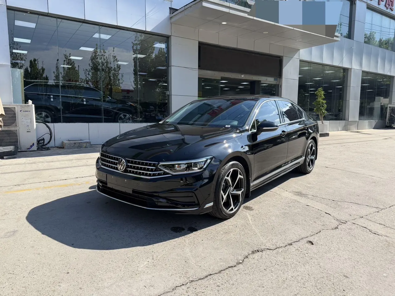Volkswagen 2025 Magotan 2.0TSI 330TSI 2 million luxury automatic gear - View 1