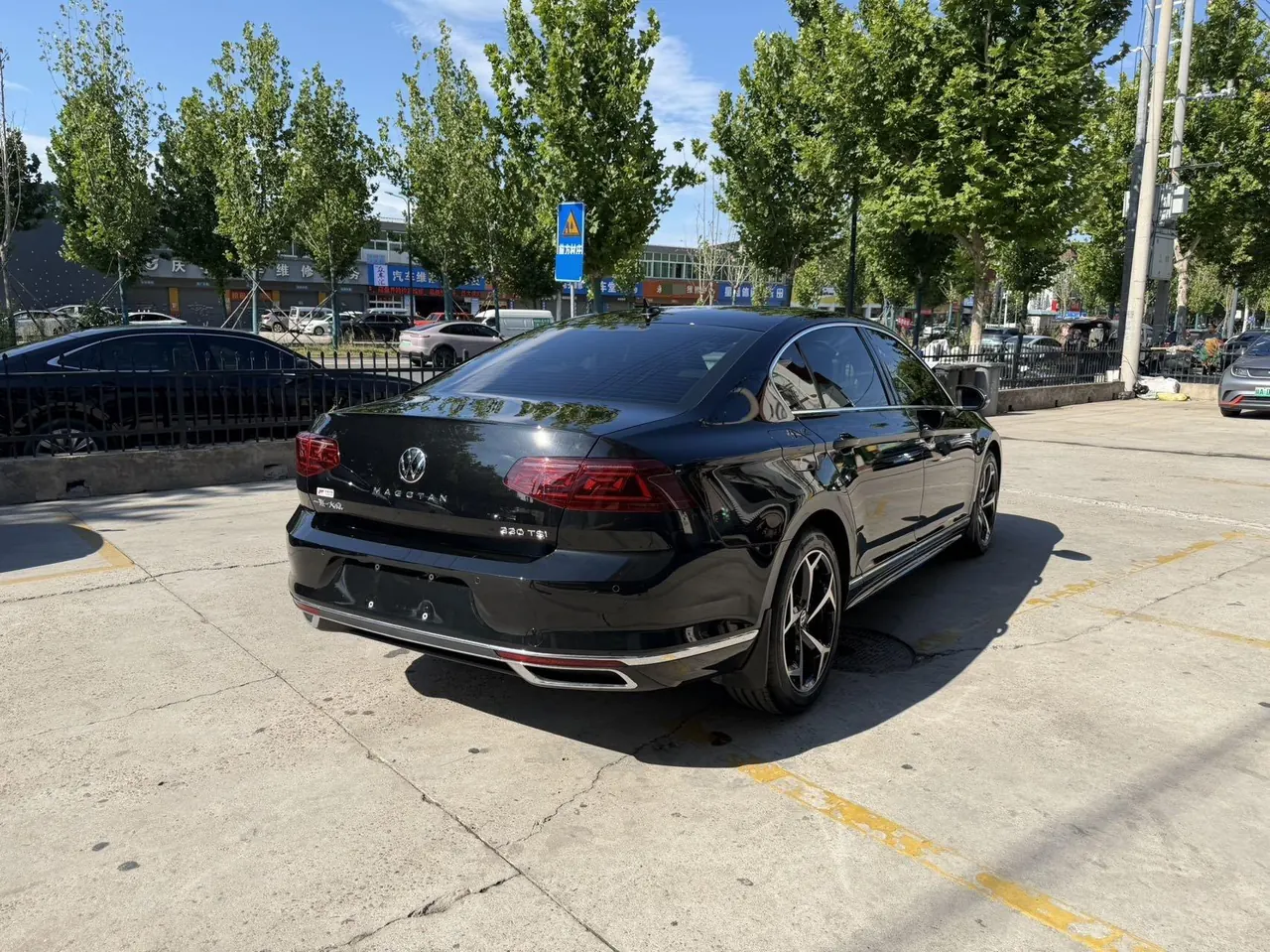 Volkswagen 2025 Magotan 2.0TSI 330TSI 2 million luxury automatic gear 9
