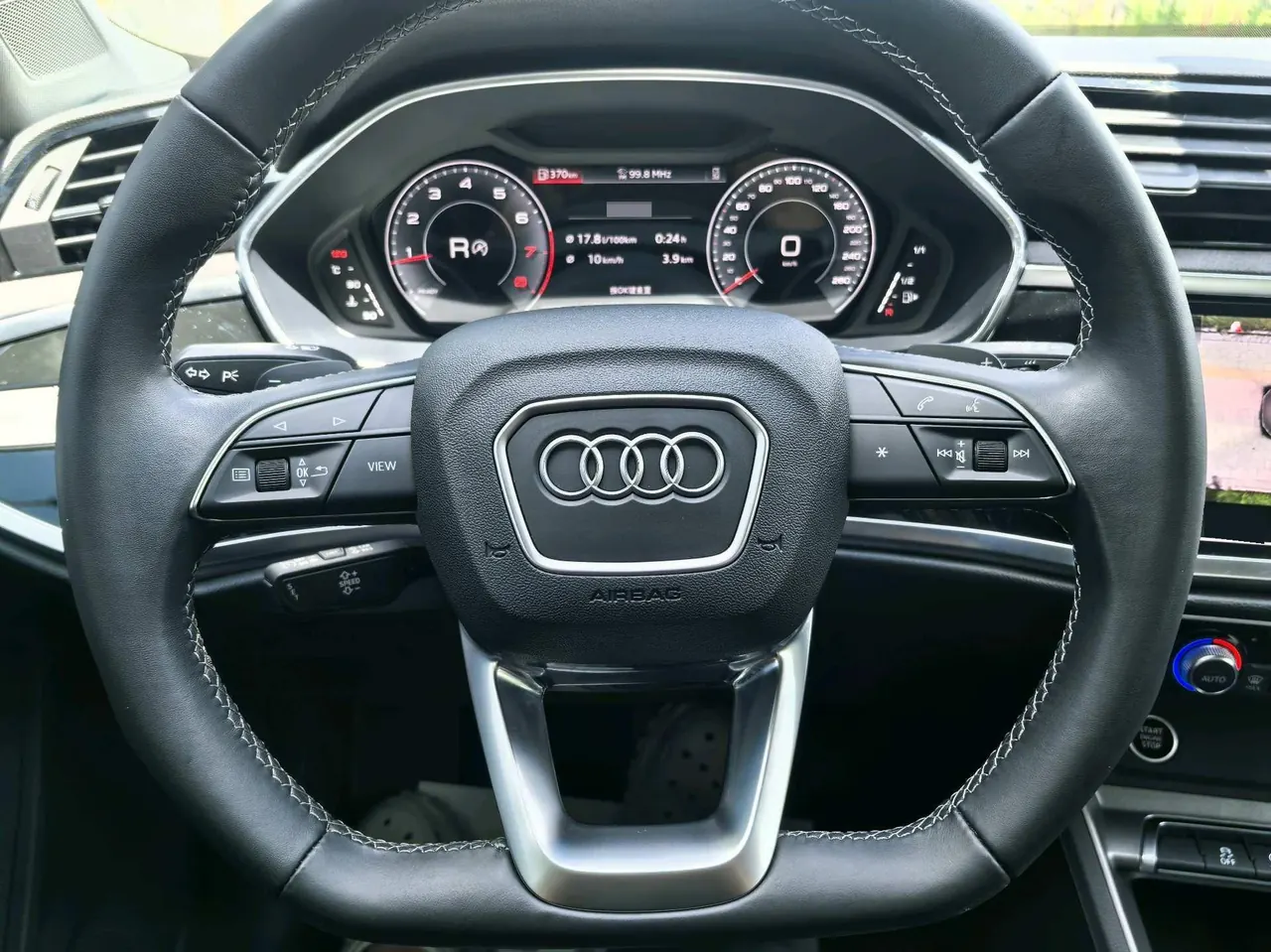 Audi 2022 Q3 1.4TFSI 35TFSI Fashion Dynamic Automatic 8