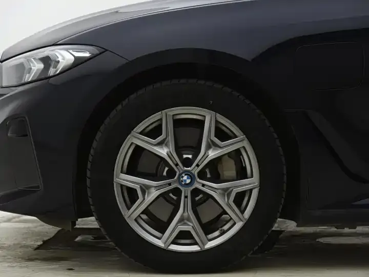 BMW i3 2022 eDrive 35 L 8