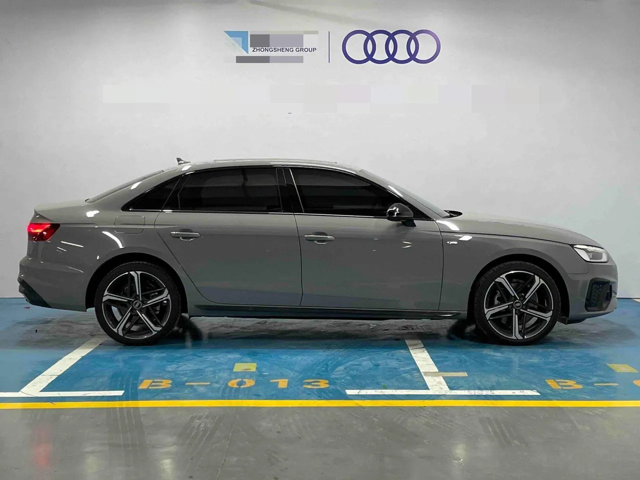 Audi 2025 A4L 2.0TFSI 40TFSI 2 million‑vehicle celebration edition, luxury sporty model, automatic transmission 5