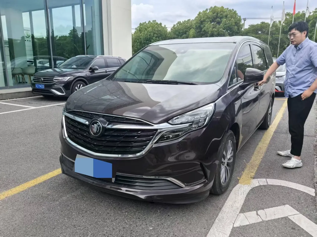 Open image lightbox: Buick 2021 GL8 ES Lu Zun 2.0T 653T Exclusive Automatic Gear