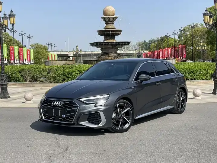 Audi A3 2023 facelift Sportback 35 TFSI fashion sporty - View 1