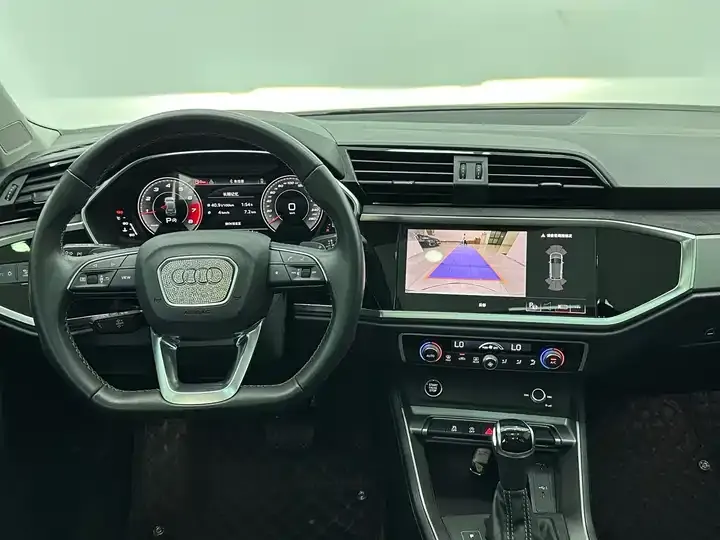 Audi Q3 2023 35 TFSI Fashion Dynamic (1.4T) 10