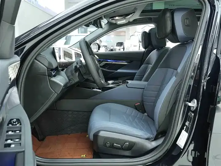 BMW 5 Series 2024 530Li Exclusive M Sports Suit 11