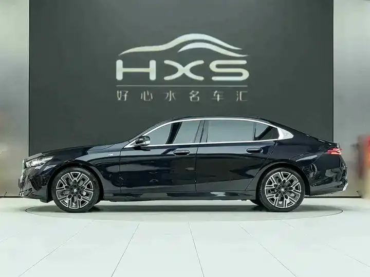 BMW 5 Series 2024 530Li Exclusive M Sports Suit 3