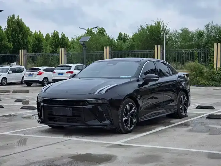 Открыть галерею: LYNK&CO 03 2025 1.5TD DCT Champion Pro