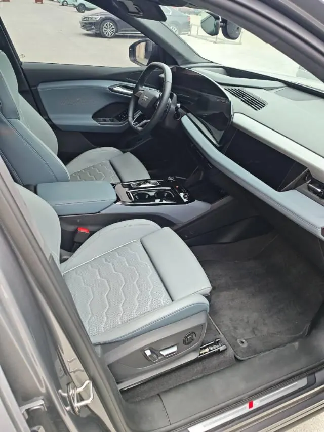Audi 2025 Q6L e-tron Long Endurance Edition Automatic Gear 3
