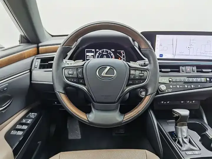 Lexus ES 2023 200 Deluxe Edition 11
