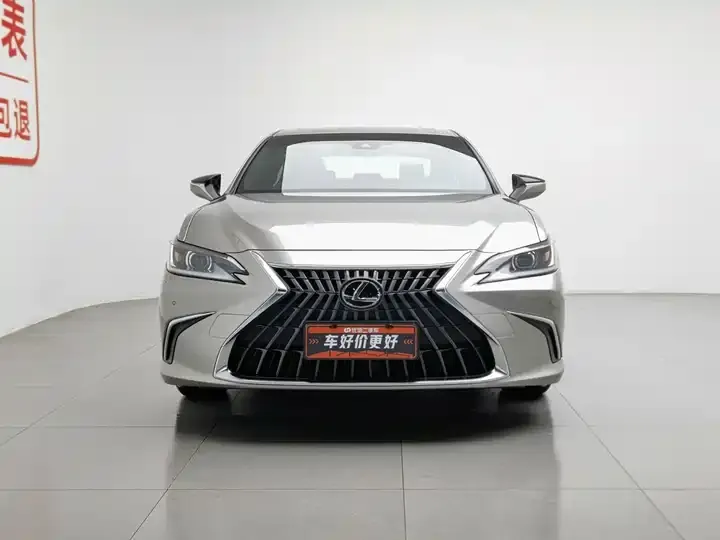 Lexus ES 2023 200 Deluxe Edition 3