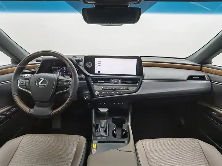 Lexus ES 2023 200 Deluxe Edition 5