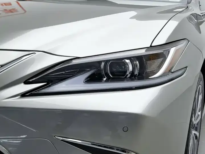 Lexus ES 2023 200 Deluxe Edition 7
