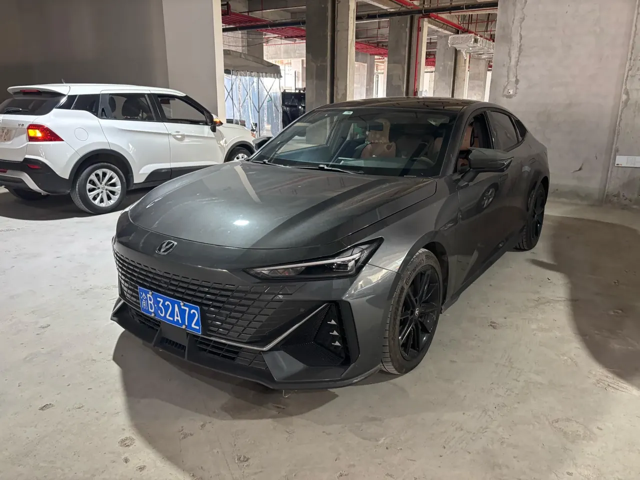 ChangAn 2022 UNI-V 1.5T honorable automatic gear - View 1