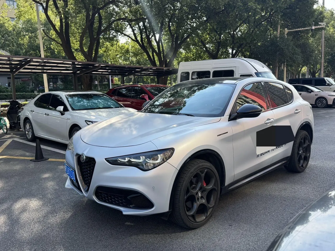 Открыть галерею: Alfa-Romeo Stelvio (Imported) 2023 Stelvio 2.0T 280HP Estrema Automatic