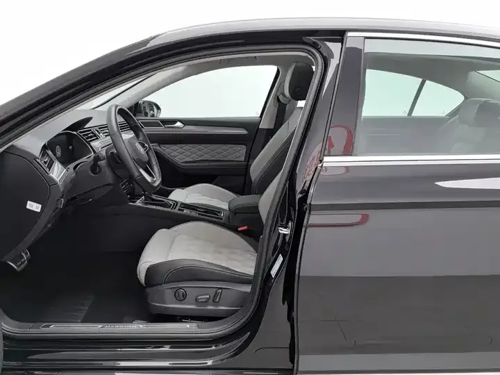 Magotan 2023, 2 Millionth‑Unit Commemorative Edition, 330TSI DSG Leading Model 10