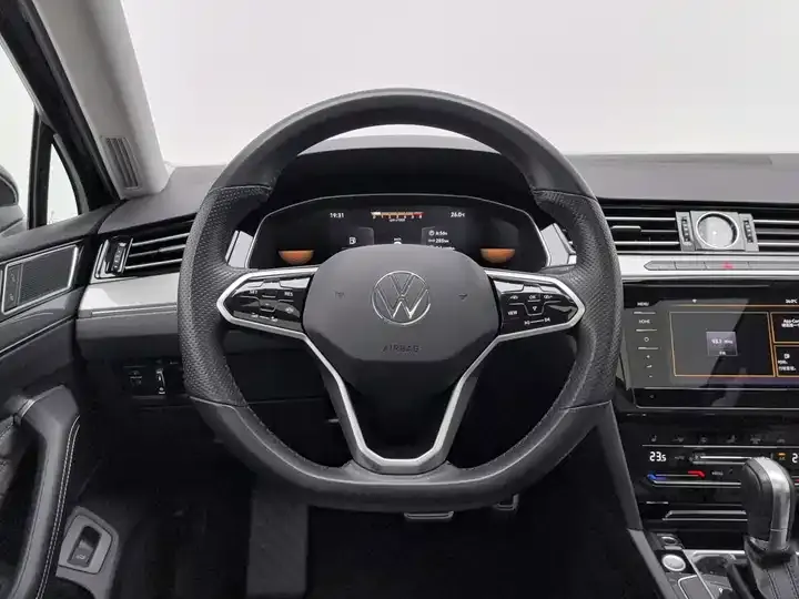 Magotan 2023, 2 Millionth‑Unit Commemorative Edition, 330TSI DSG Leading Model 11
