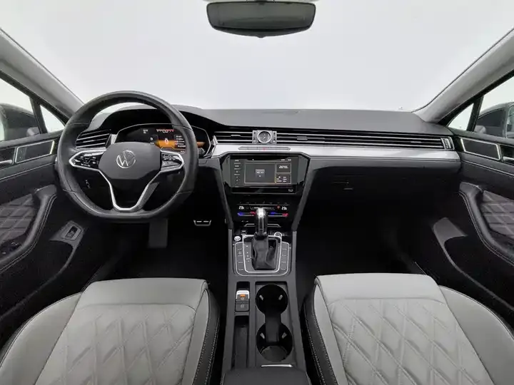 Magotan 2023, 2 Millionth‑Unit Commemorative Edition, 330TSI DSG Leading Model 5