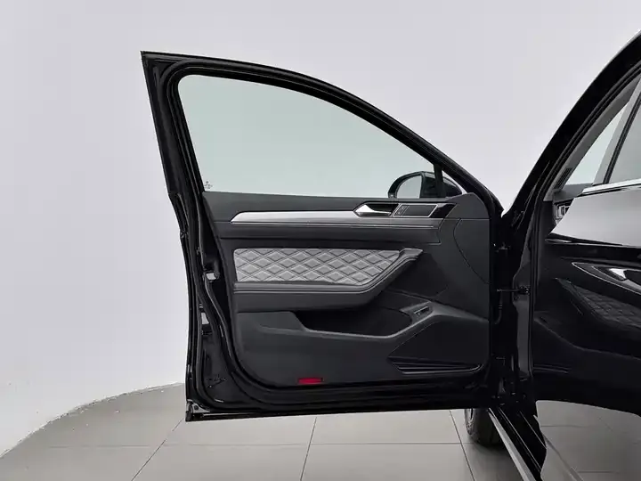 Magotan 2023, 2 Millionth‑Unit Commemorative Edition, 330TSI DSG Leading Model 8