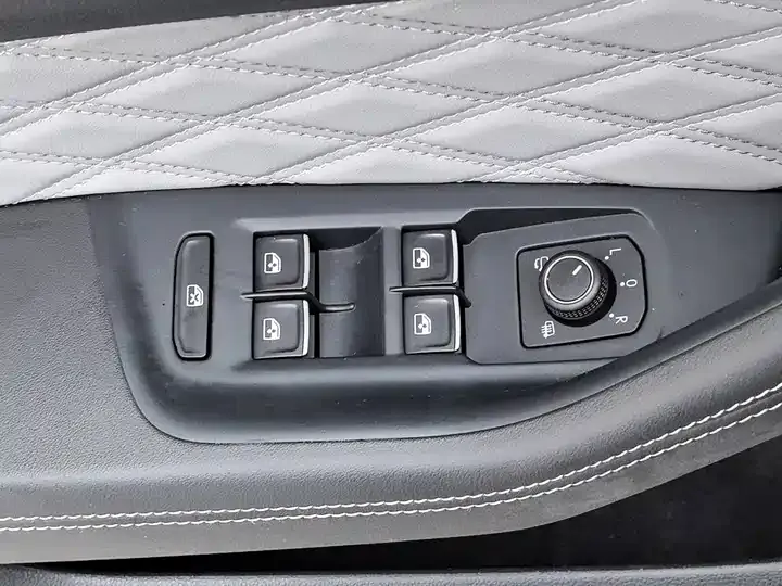 Magotan 2023, 2 Millionth‑Unit Commemorative Edition, 330TSI DSG Leading Model 9
