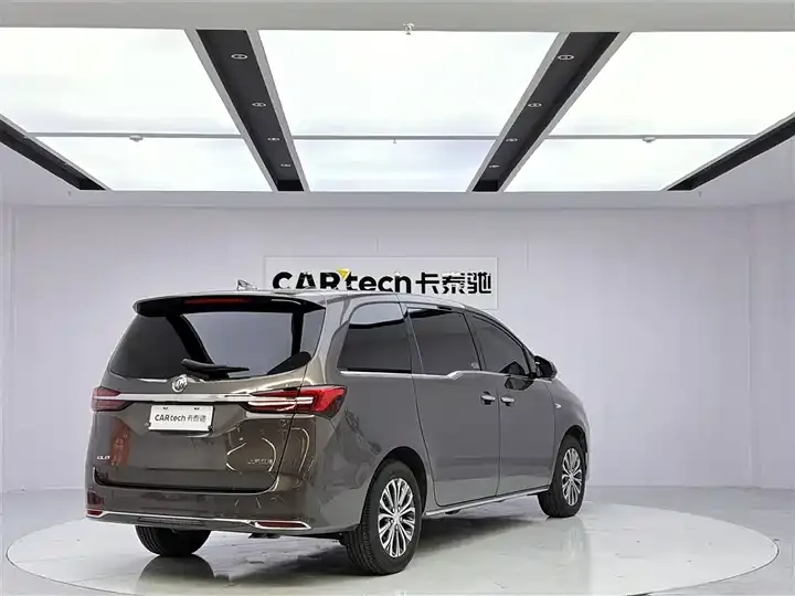 Buick GL8 2023 model changed to land business class luxury model 5